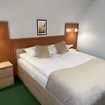 Adalbertus Dom Pielgrzyma Bed & Breakfast 3*