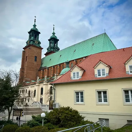 Adalbertus Dom Pielgrzyma לינה וארוחת בוקר גניזנו