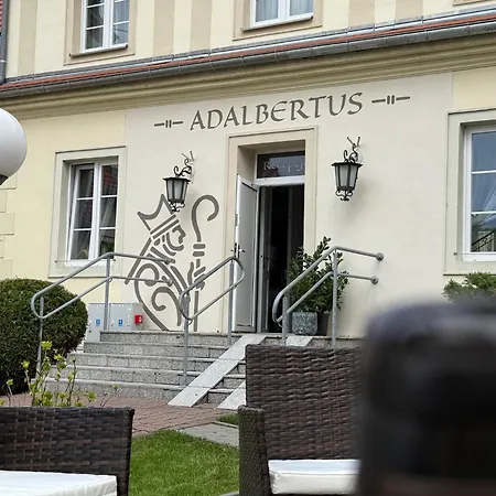 Adalbertus Dom Pielgrzyma 3* גניזנו