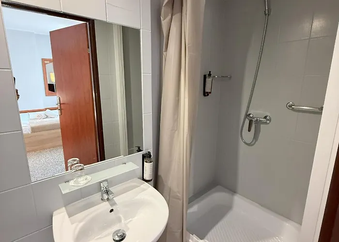 Adalbertus Dom Pielgrzyma 3* גניזנו