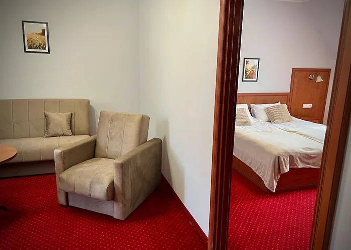 Adalbertus Dom Pielgrzyma 3* גניזנו