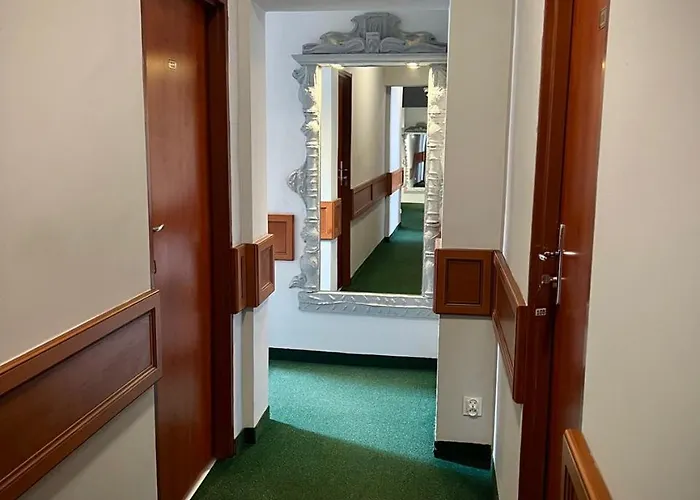 Adalbertus Dom Pielgrzyma Bed & Breakfast 3*